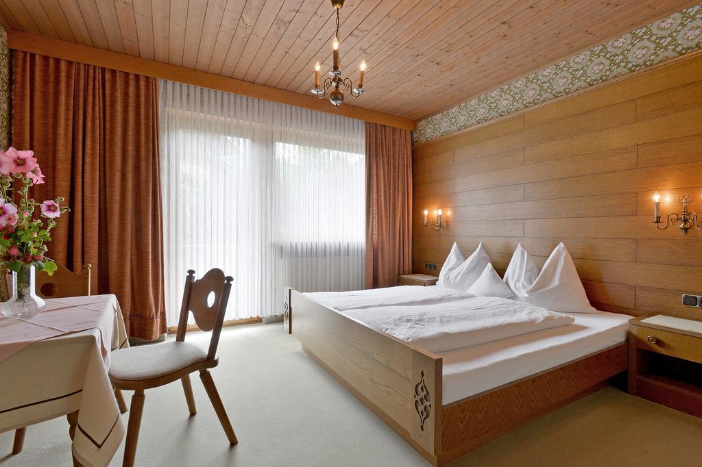 Landhaus Zum Griena Mayrhofen Room photo